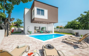 Awesome home in Galizana with Outdoor swimming pool and 4 Bedrooms